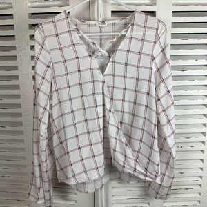 NWT En Creme Plaid Surplice High Low Top Small